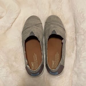 Toms slip on